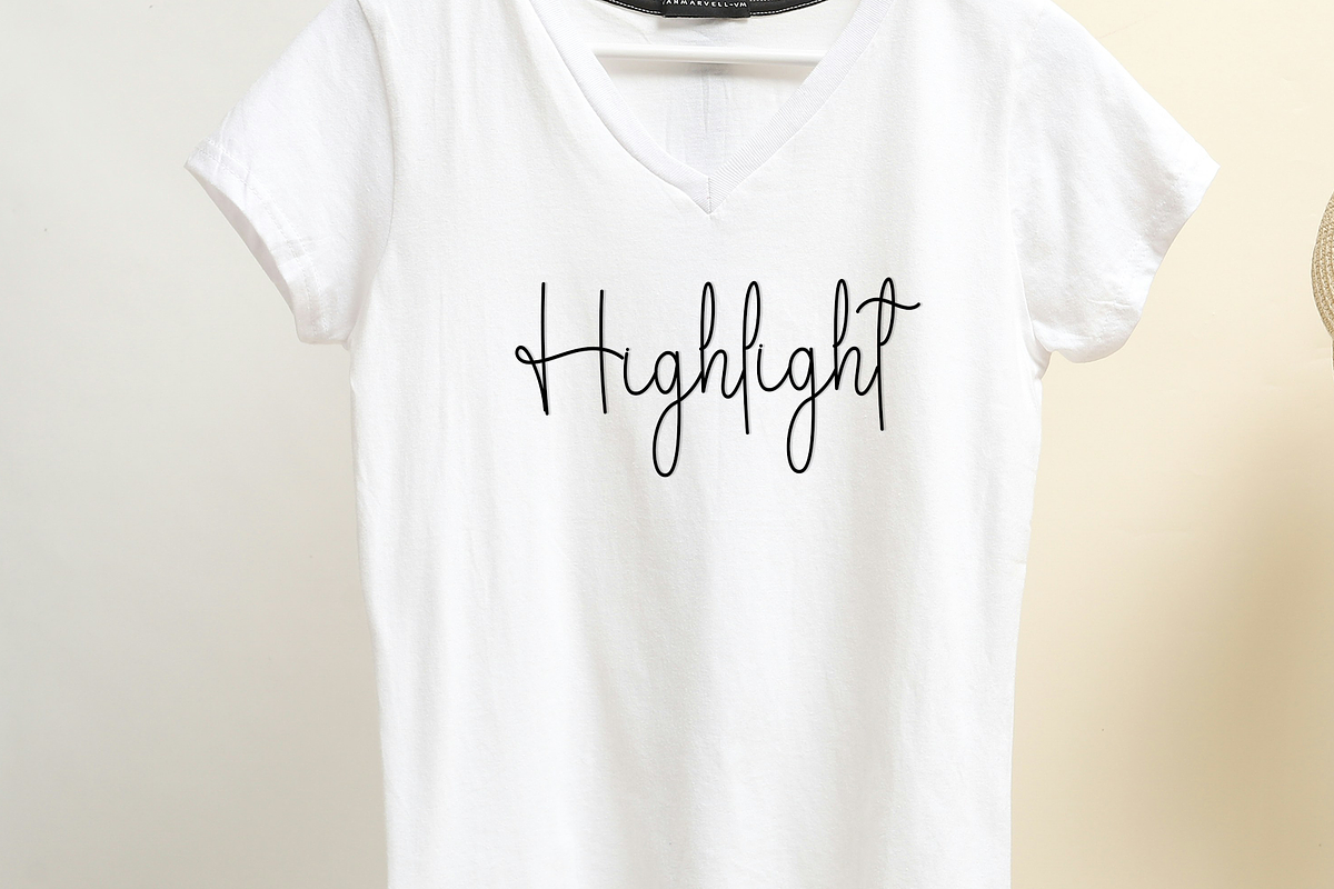 Sunday Holiday, a Handwritten Font by InermediaSTUDIO (Photo 3 of 8)