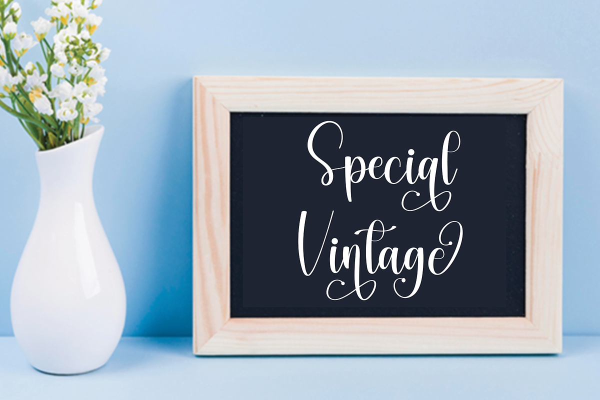 Autumn Vintage, a Handwritten Font by InermediaSTUDIO (Photo 6 of 8)