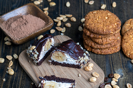 chocolate-drenched banana cake with cheese cream, a Photo by MyPhotos