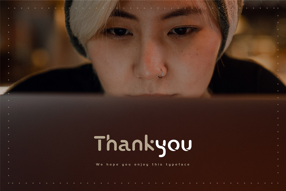 Blogkio, a Font by geengraphy (Photo 4 of 4)