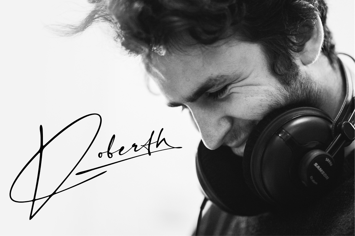 Sign Style – Elegant Signature Font, a Script Font by RedyStudio (Photo 9 of 15)