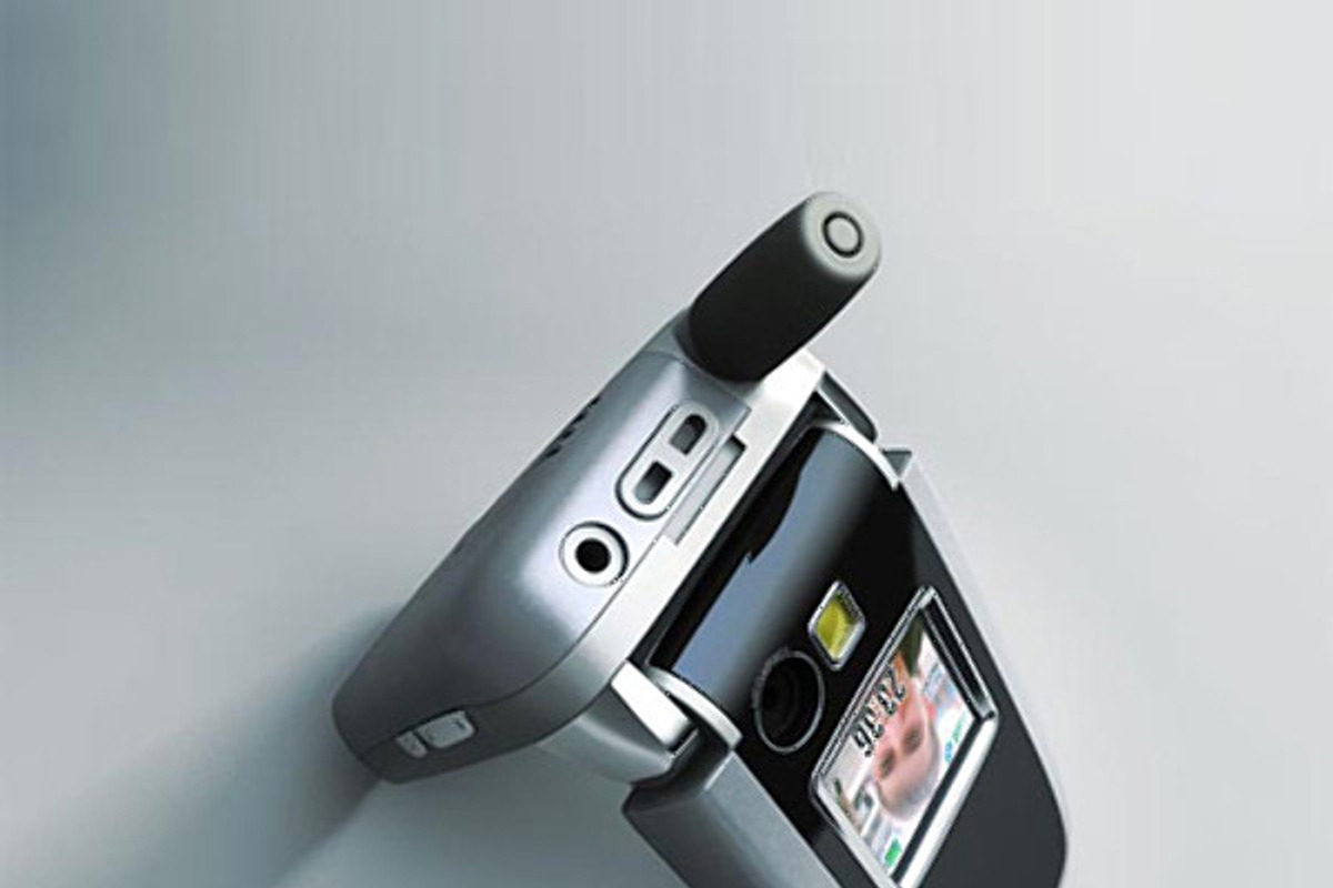 Motorola V635 Cell Phone, an Object 3D Model by konstantin.ermolaev (Photo 13 of 23)