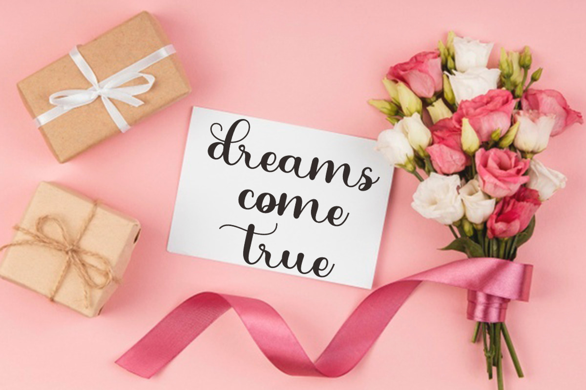 Marlyna Script, a Script Font by Bosstype Studio (Photo 3 of 8)