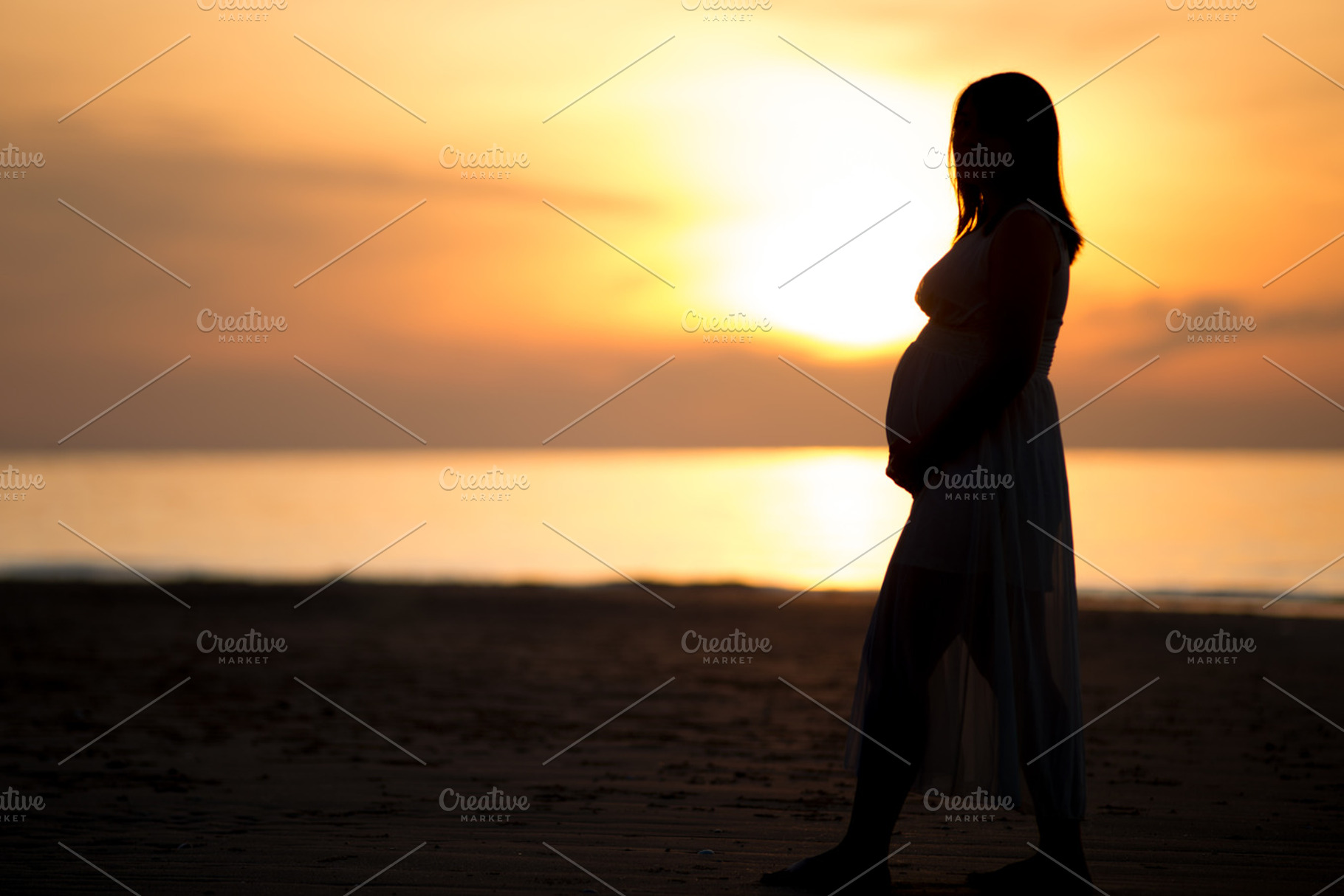 Family, Mother, Pregnant, a Person Photo by EARN'S SHOP