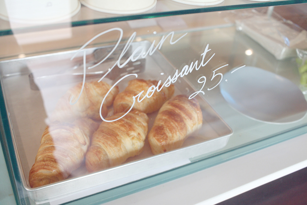 Croissant at cafe, a Food & Drink Photo by mutita.narkmuang (Photo 1 of 2)