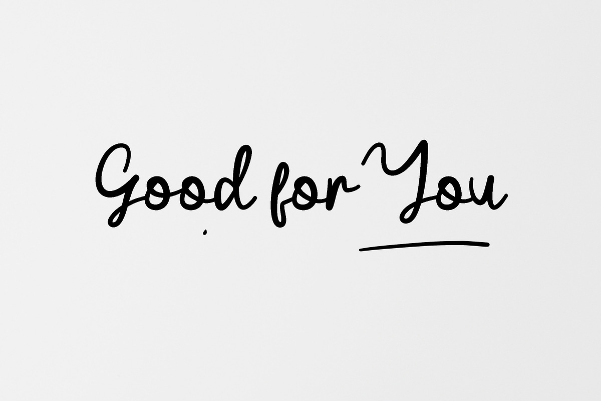 Qulove - Lovely Script Font, a Script Font by Fontcastle (Photo 5 of 6)