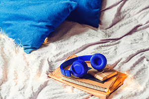 bed, pillows. home comfort and comfo