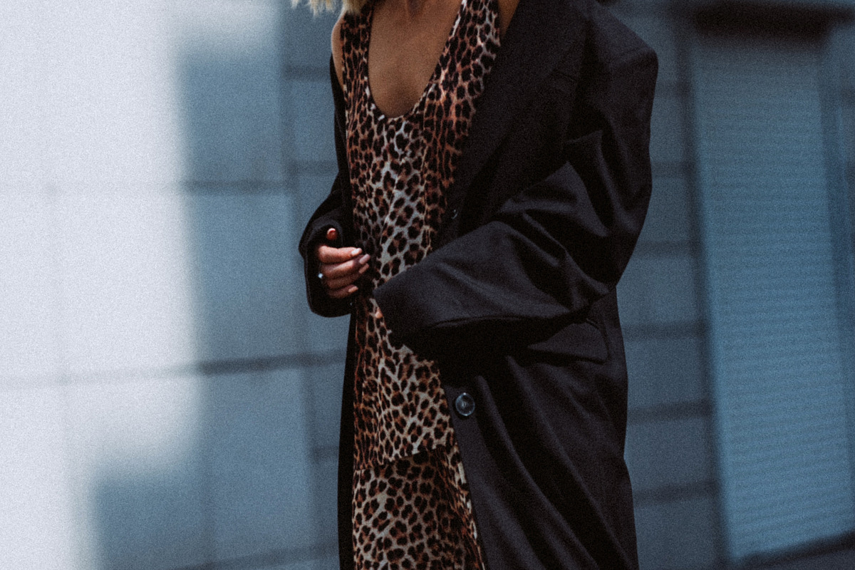 Fashion girl on the street, a Photo by PRESETS & PICS BY MELNYK (Photo 1 of 2)