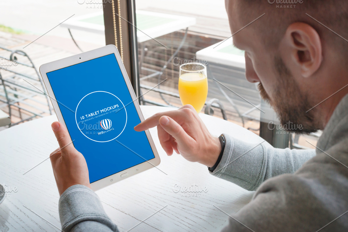 10 Tablet Mockups, an iPad Mockup by RSplaneta (Photo 7 of 8)
