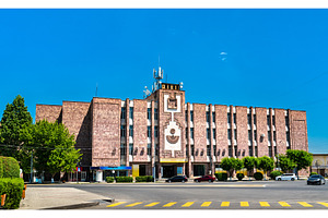 Komitas Square in Etchmiadzin, an Architecture Photo by Leonid Andronov