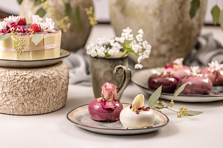 Still life of mousse cakes, a Background Photo by Grafvision photography