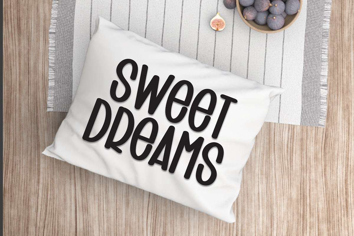 Chirtmas Queen | Script Font, a Script Font by Scratchones (Photo 2 of 8)