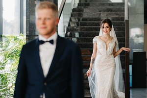 first meeting of the bride and groom