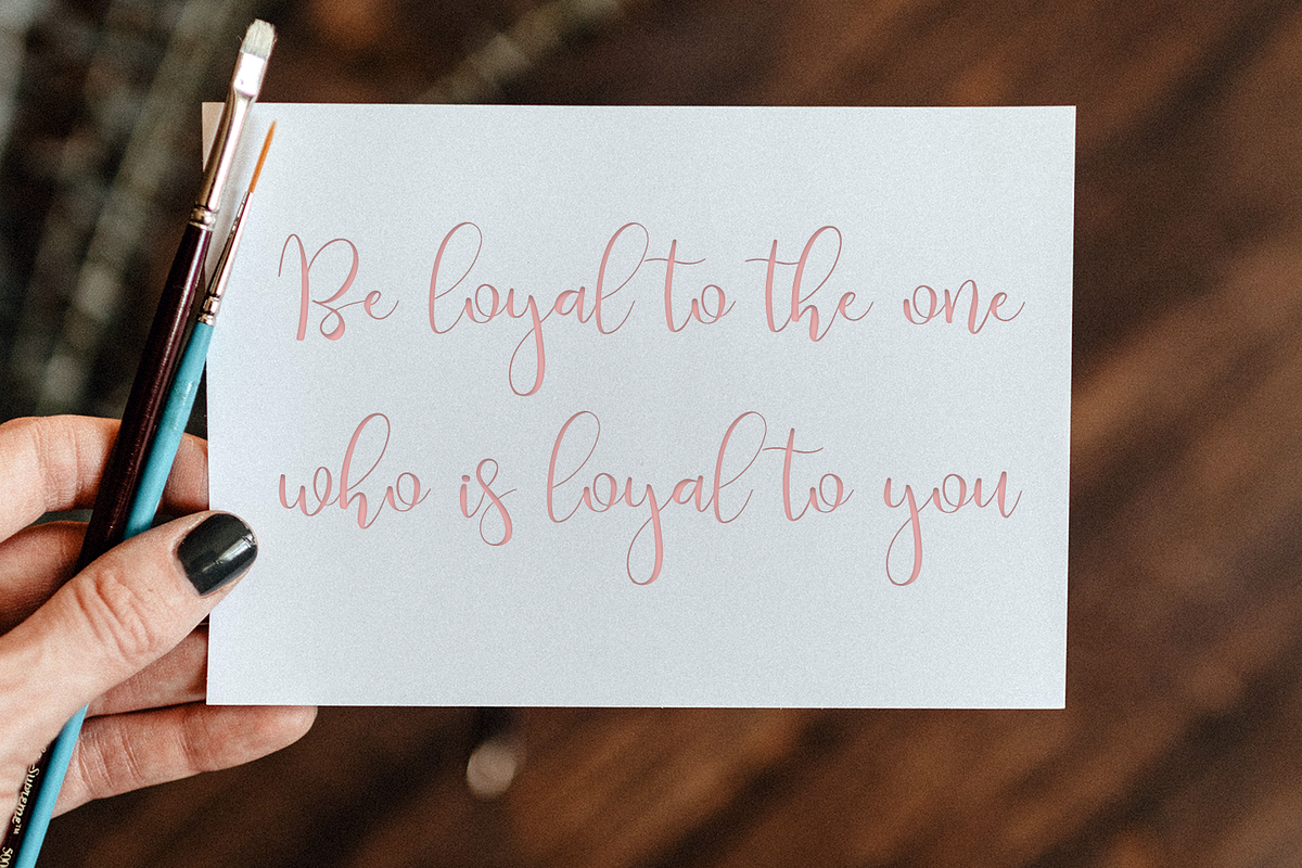 Heeshland - Modern calligraphy font preview 4