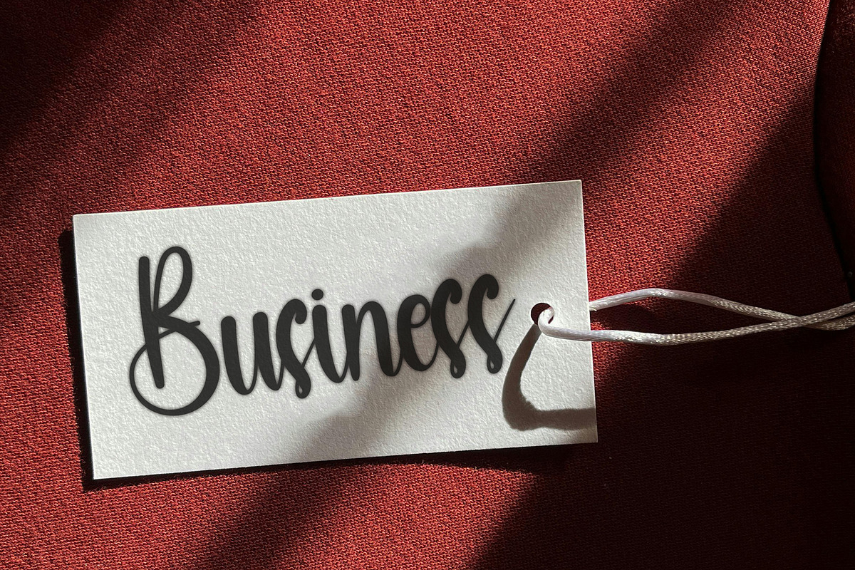 Spelling, a Handwritten Font by InermediaSTUDIO (Photo 4 of 6)
