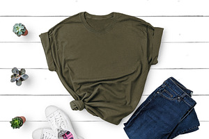 Gildan T-shirt Mockup Military Green