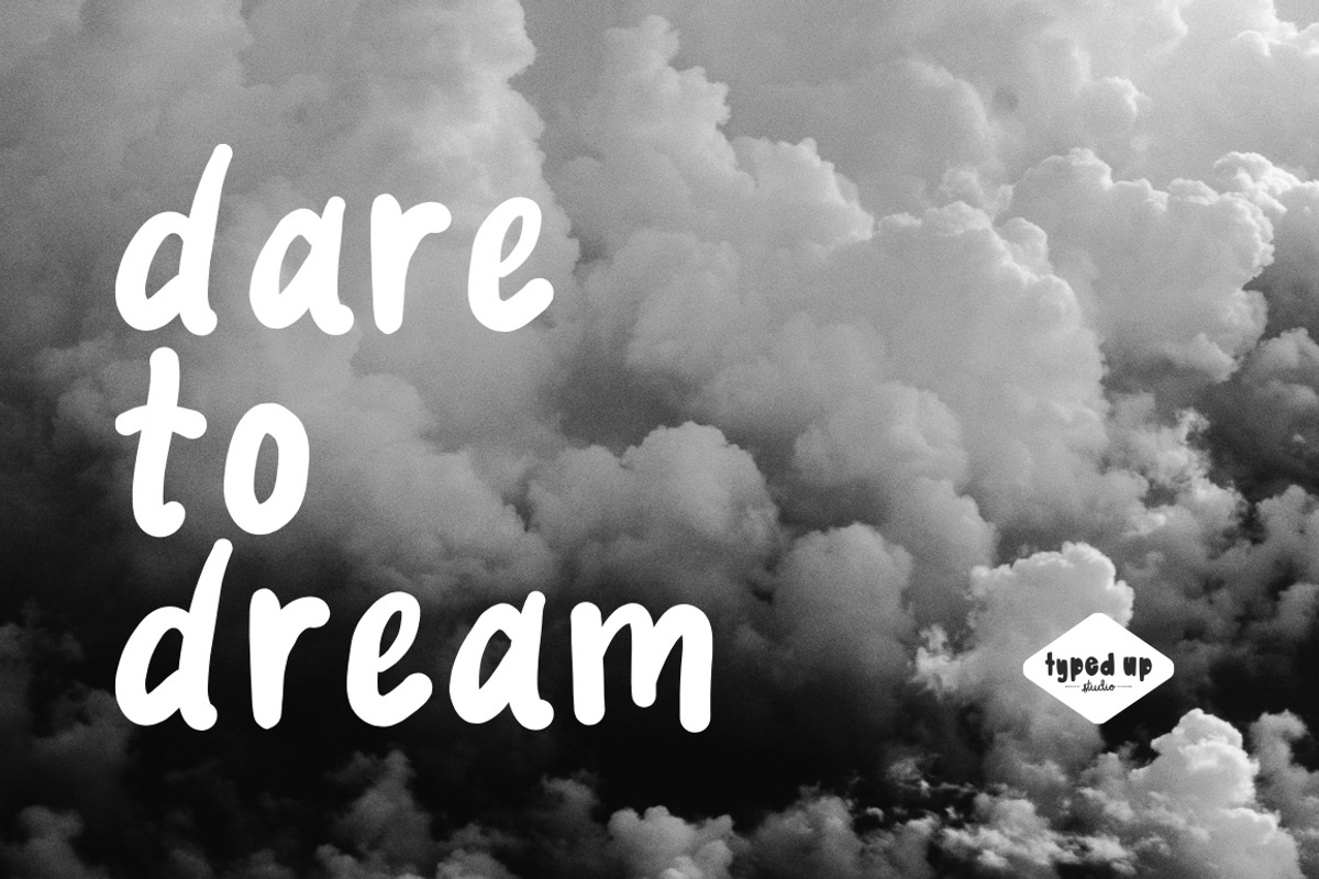 Cloud Nine Display Font preview 4