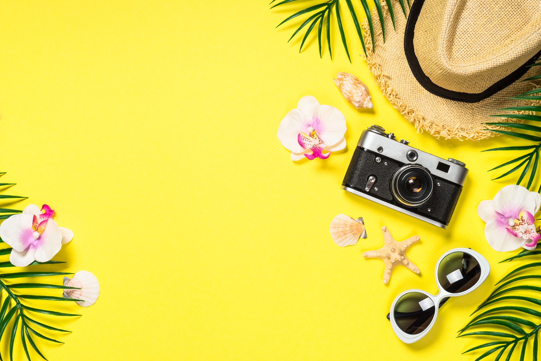 summer-travel-concept-flat-lay-image-featuring-summer-holiday-and