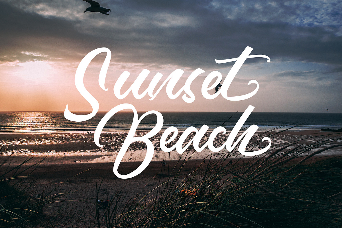 Hamburg Font, a Script Font by AQR Studio (Photo 4 of 4)