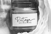 Hillandaro - a signature script, a Handwritten Font by Beautypes (Thumbnail 5 of 8)
