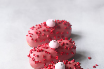 Pink Eclair with Raspberry Cream