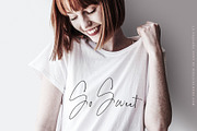 Signature Font La Pequeña, a Script Font by pixelcolours (Thumbnail 2 of 6)