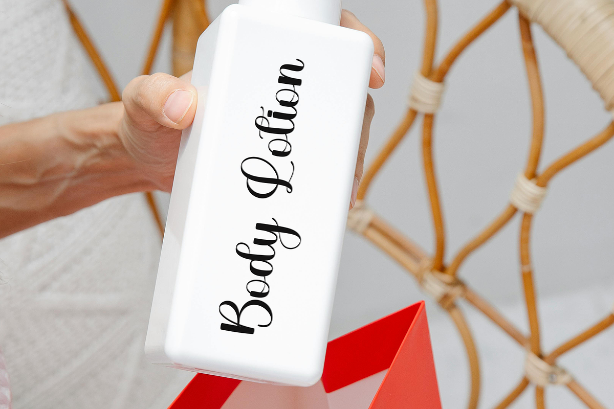 Lightning, a Handwritten Font by FreshTypeINK (Photo 4 of 8)
