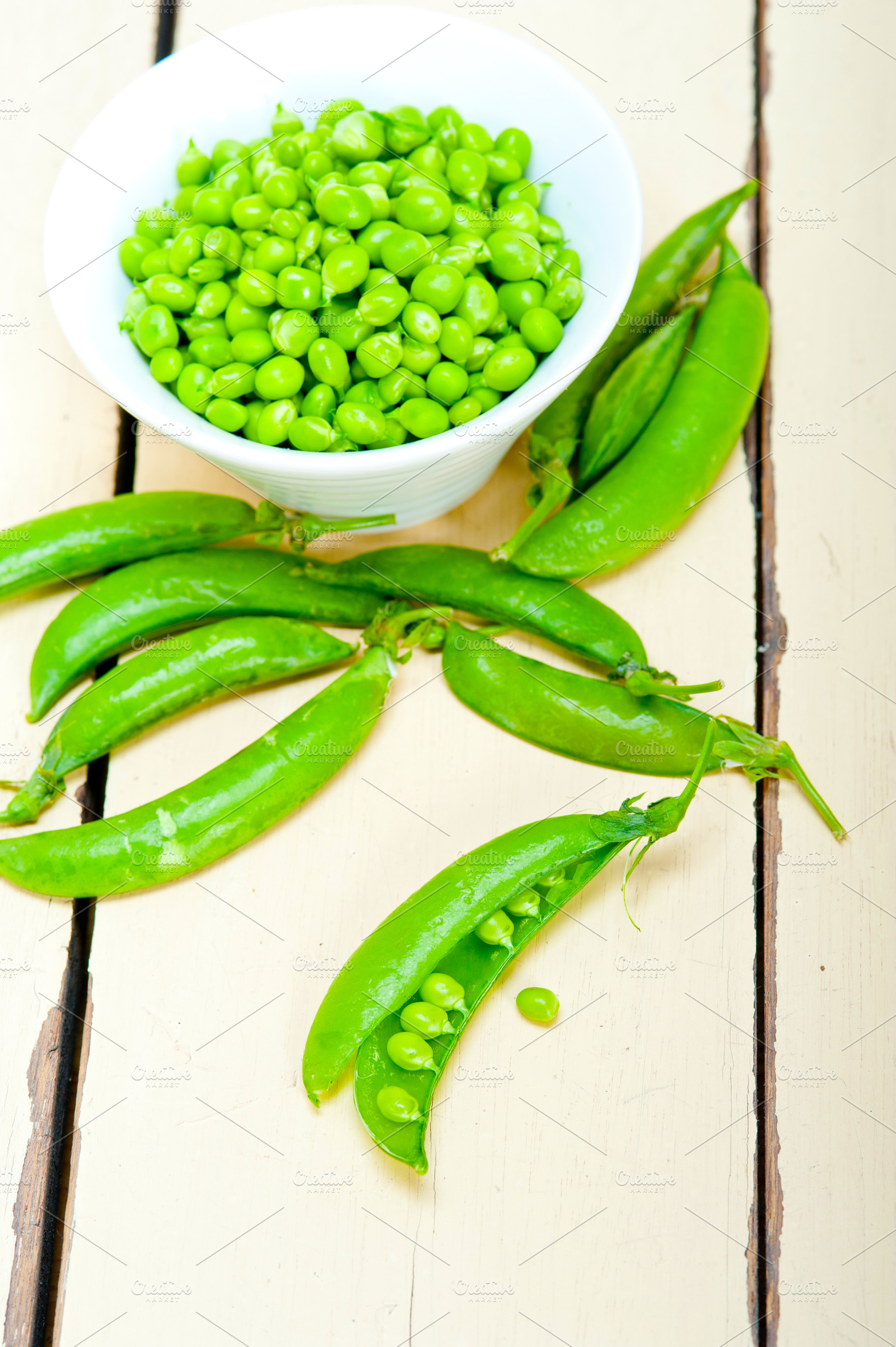 hearthy fresh green peas, a Photo by keko64