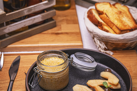 Chicken liver pate with caramelized quince