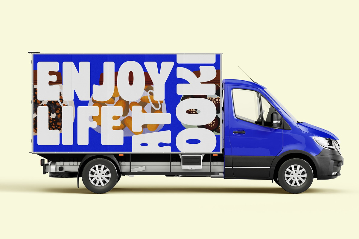 Sweet Crunch - Playful Display Font, a Font by Studio Moara (Photo 4 of 8)