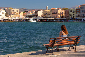 Title EN: Woman sitting by the Old