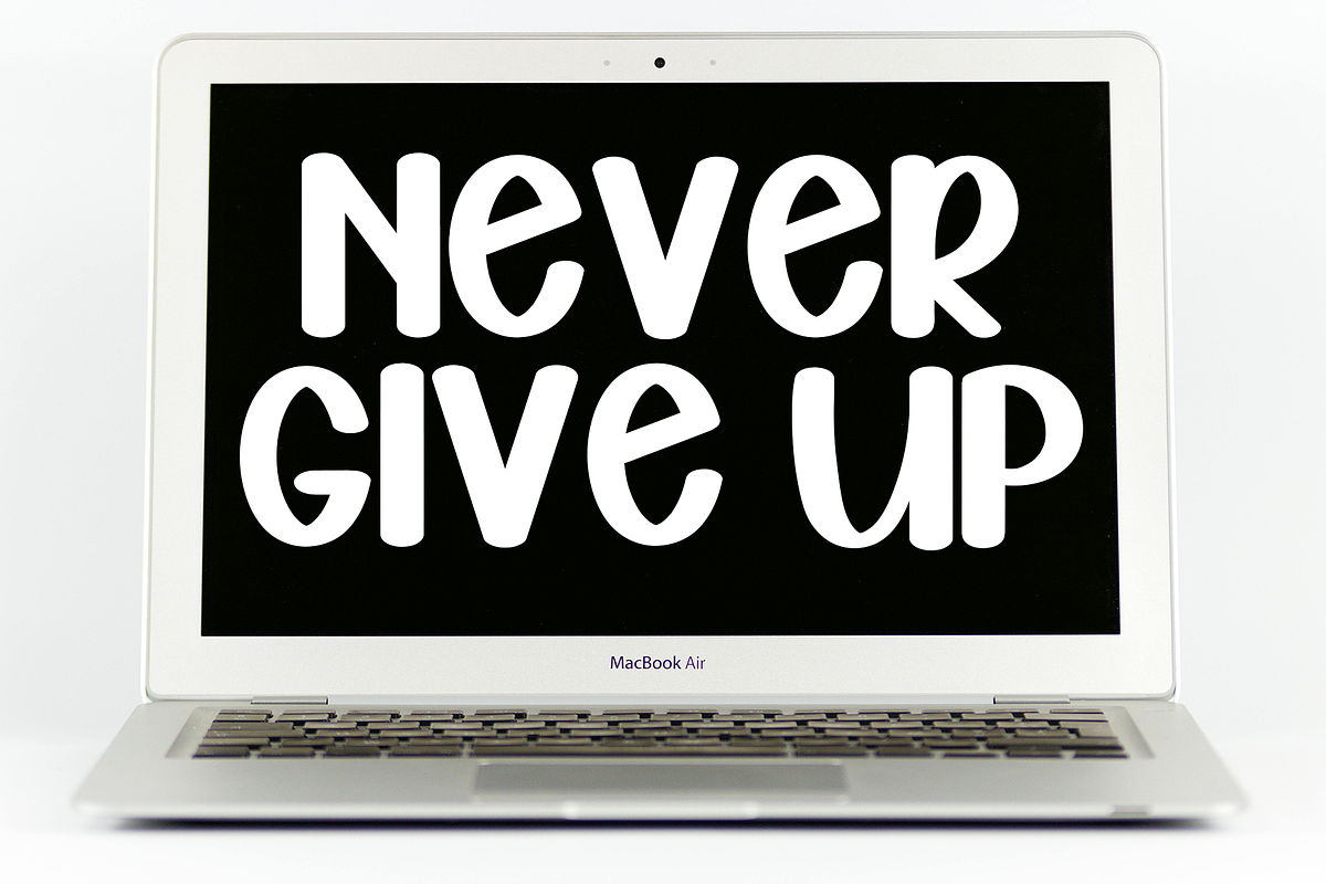 Simple Queen, a Handwritten Font by InermediaSTUDIO (Photo 3 of 7)