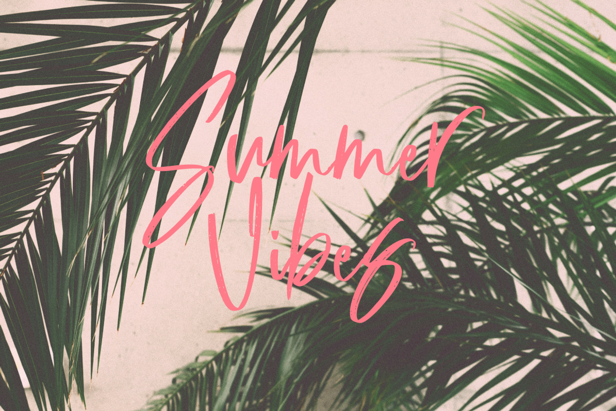 Deadgate Brush, a Script Font by Eltypesstudio (Photo 6 of 10)