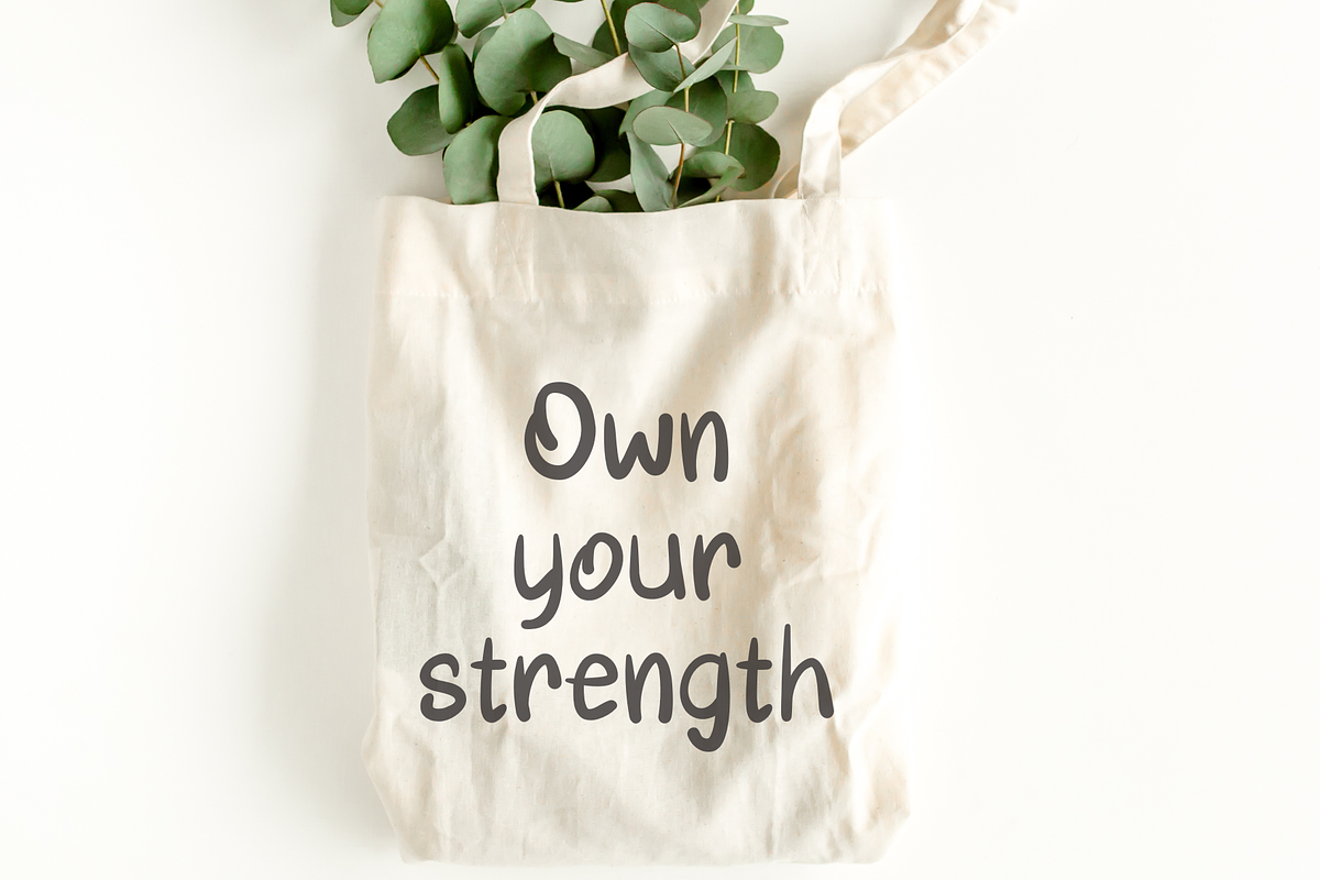 Sweet apple, a Handwritten Font by Petal Pixels (Photo 4 of 12)