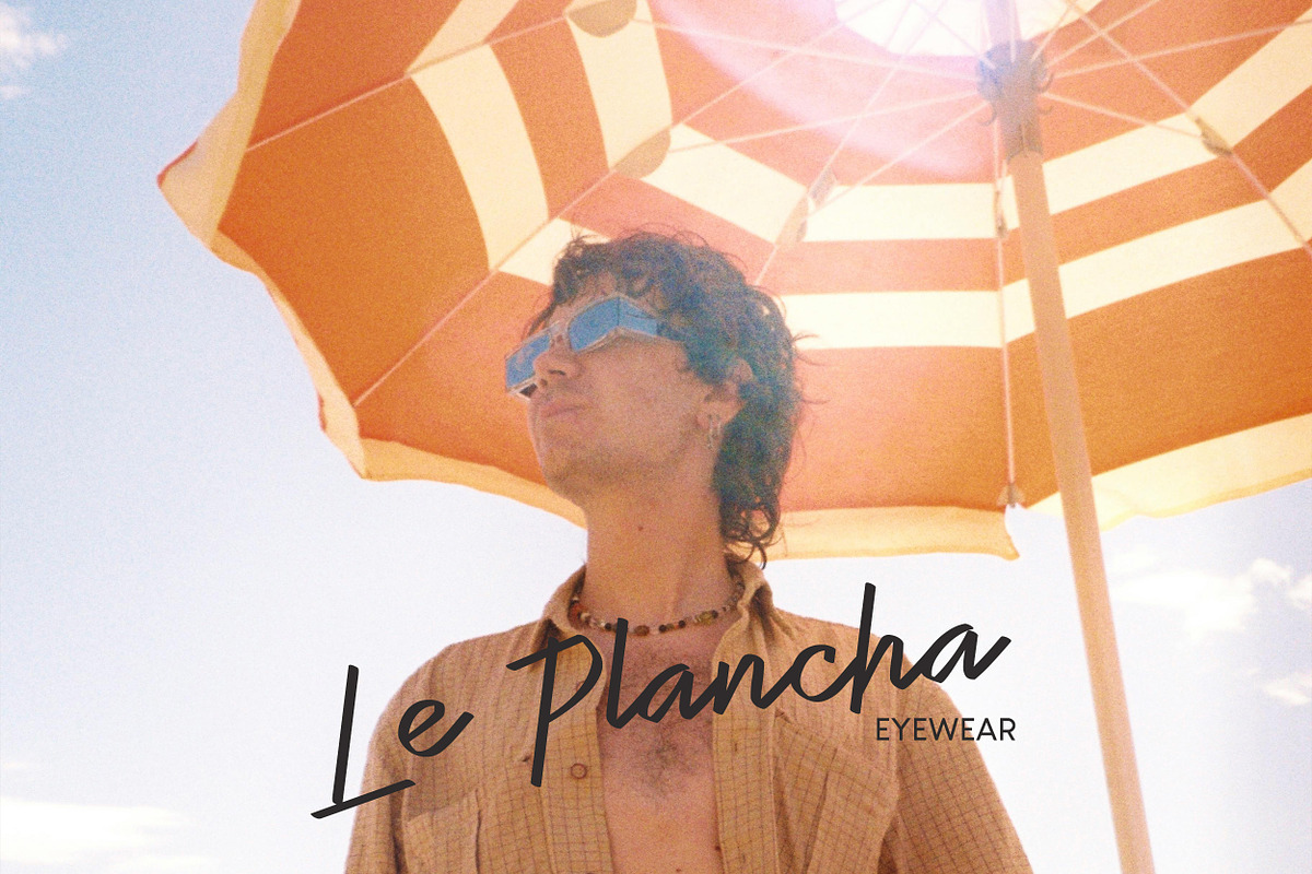 La Papela Aesthetic Script Font, a Script Font by Hishand Studio (Photo 5 of 8)