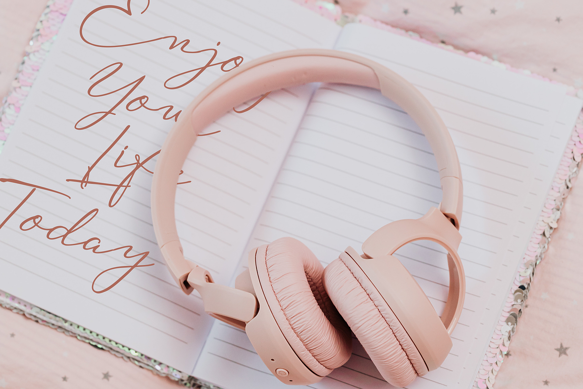 Haisley Cataleya | Exotic Font Duo, a Script Font by RT Studio (Photo 9 of 10)