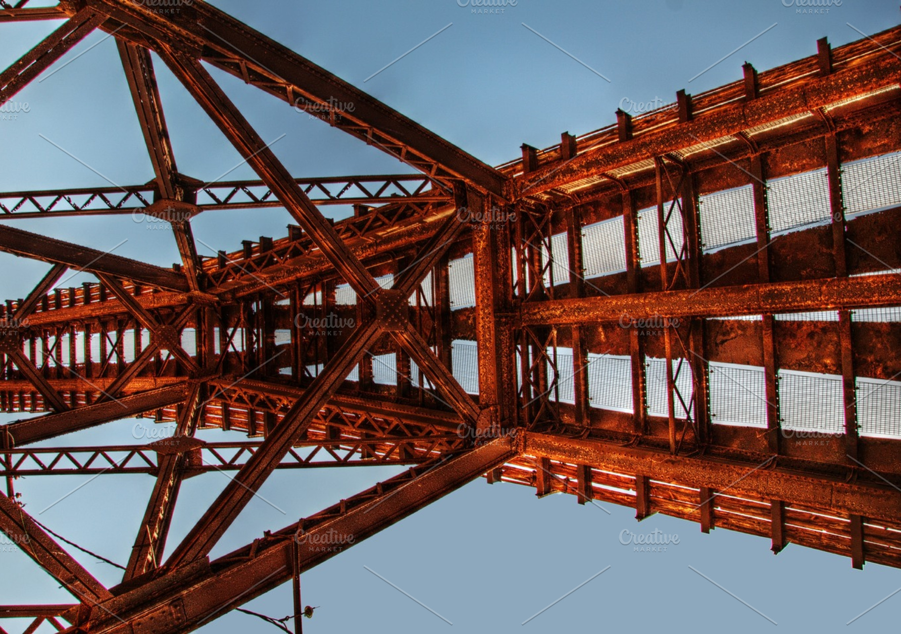 English cable, a Photo by lsalas-morera