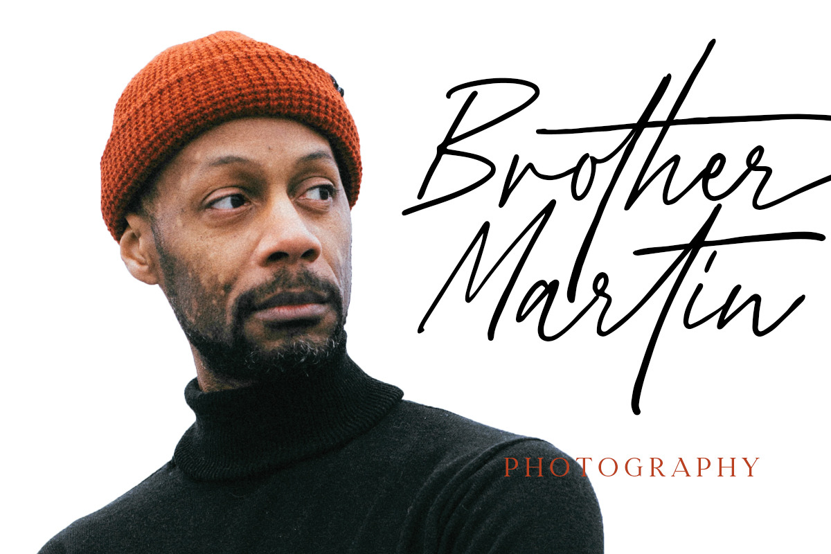Aesthero - Stylish Signature Script, a Script Font by Sarid Ezra (Photo 2 of 7)