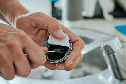man empties a coffee capsule, a Photo by Nito