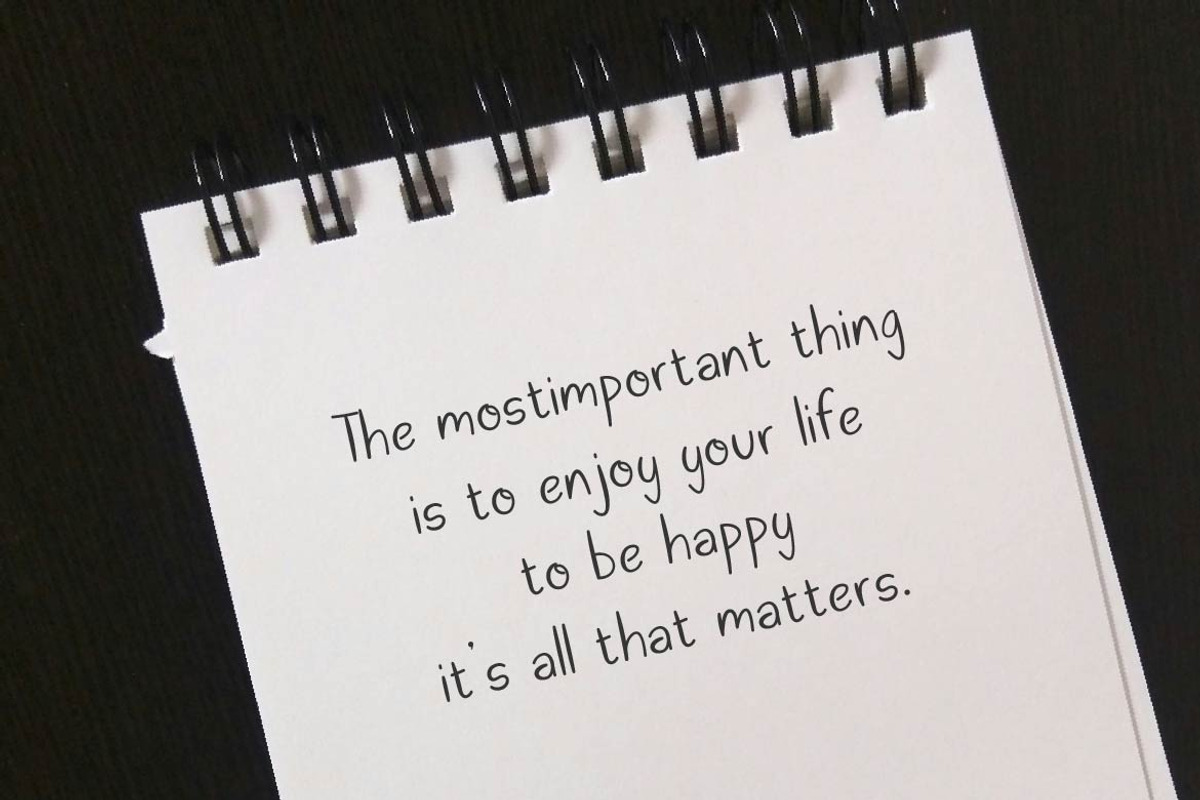 Hello Merry Handwritten Font, a Handwritten Font by Artiveko (Photo 3 of 6)