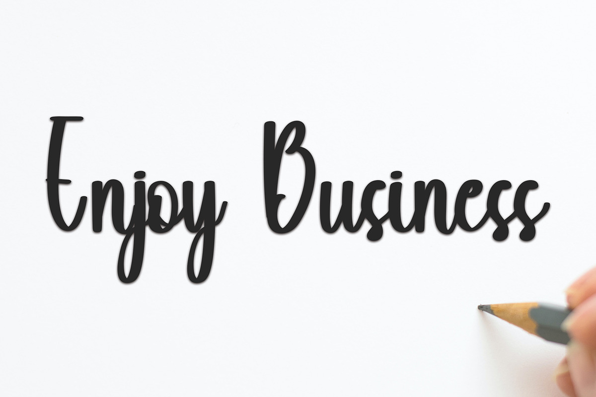 Builds, a Handwritten Font by InermediaSTUDIO (Photo 7 of 8)