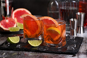 Grapefruit Prosecco Gin Spritz, a Photo by Apolonia