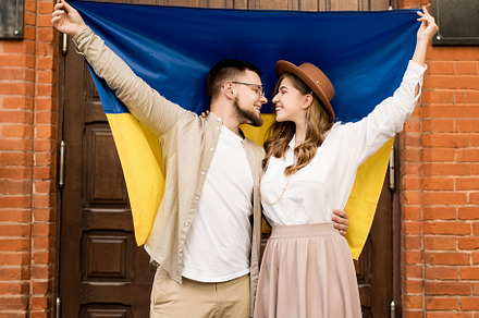 Couple smiling with flag Ukraine