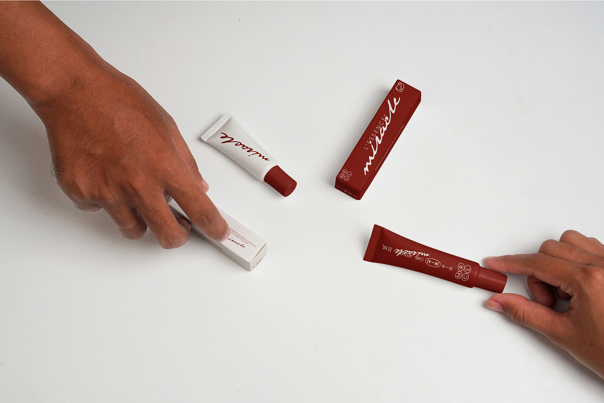 39 Cosmetic Product Packaging Mockup, a Packaging Mockup by Vitora Mockup (Photo 12 of 13)