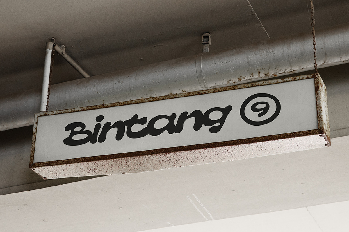Brivela - Display Font, a Font by Uncarving (Photo 17 of 20)