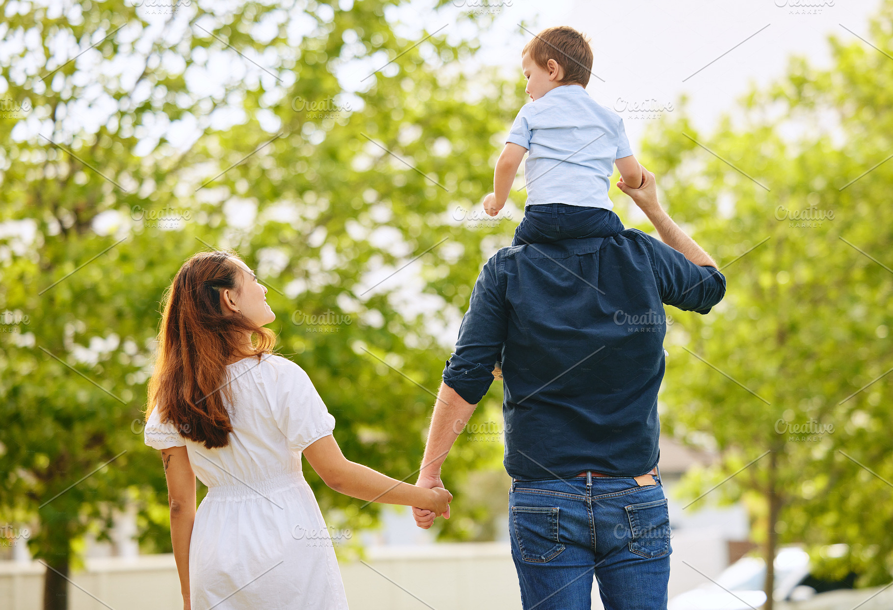 Walks with the family, a Photo by Peopleimages.com