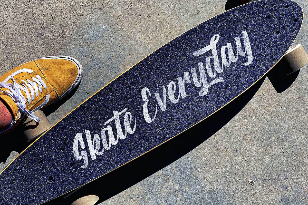 Aylafs - Bold Script Font, a Script Font by StringLabs (Photo 8 of 11)