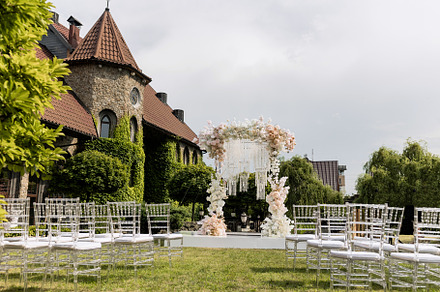 Beautiful wedding ceremony arch