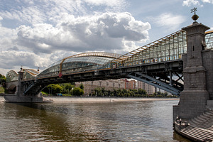 Bohdan Khmelnitsky Bridge in Moscow, a Transportation Photo by Schreibikus