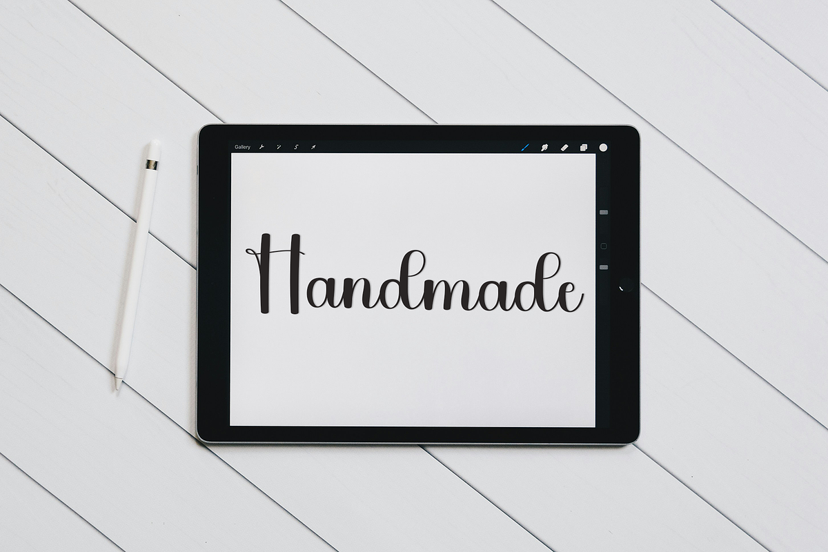 Animal, a Handwritten Font by InermediaSTUDIO (Photo 5 of 8)